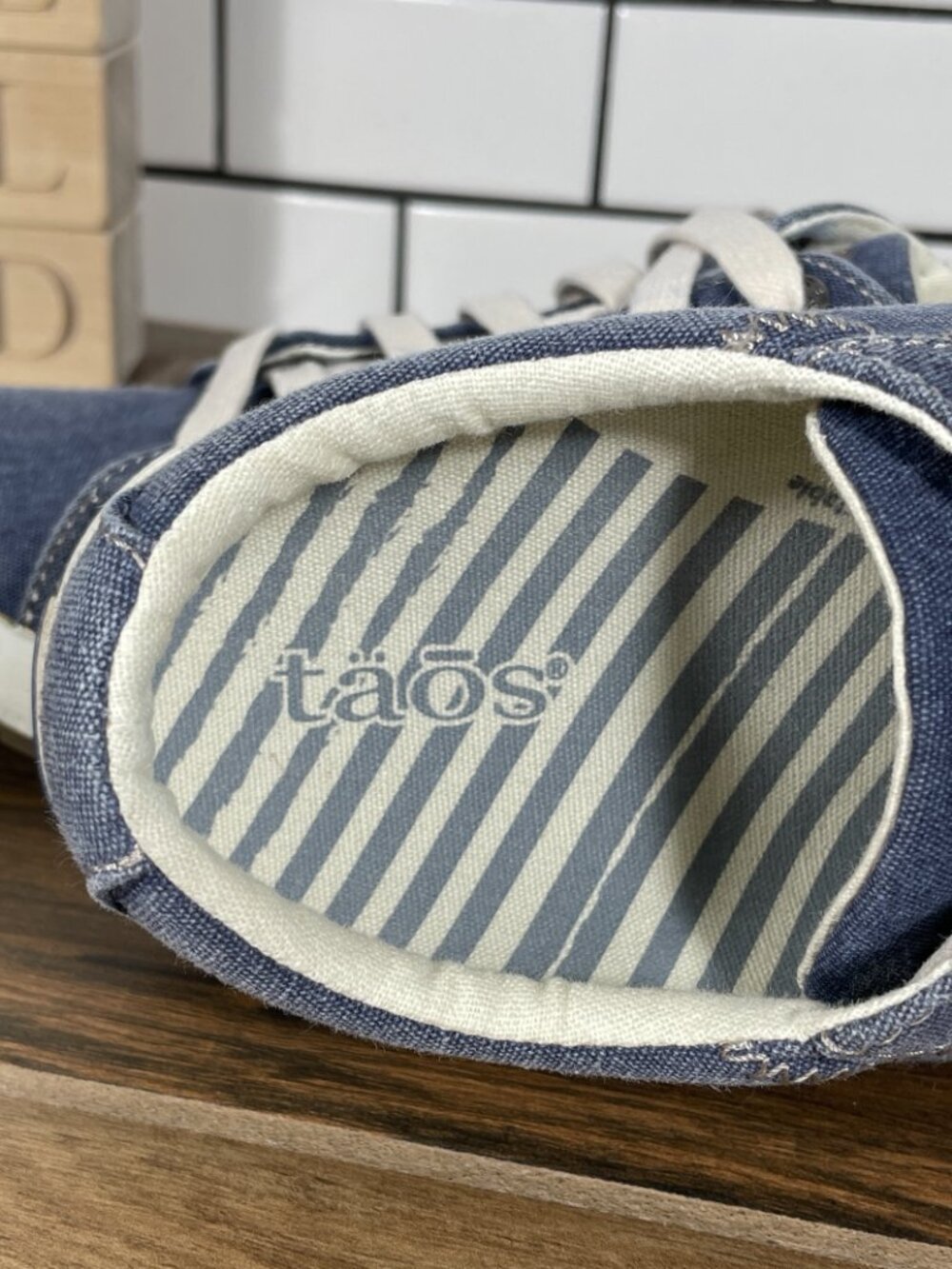 Taos Star Shoes Womens Size 8.5 Blue Wash Canvas Casual Low Top Lace Up Sneaker - Picture 11 of 13